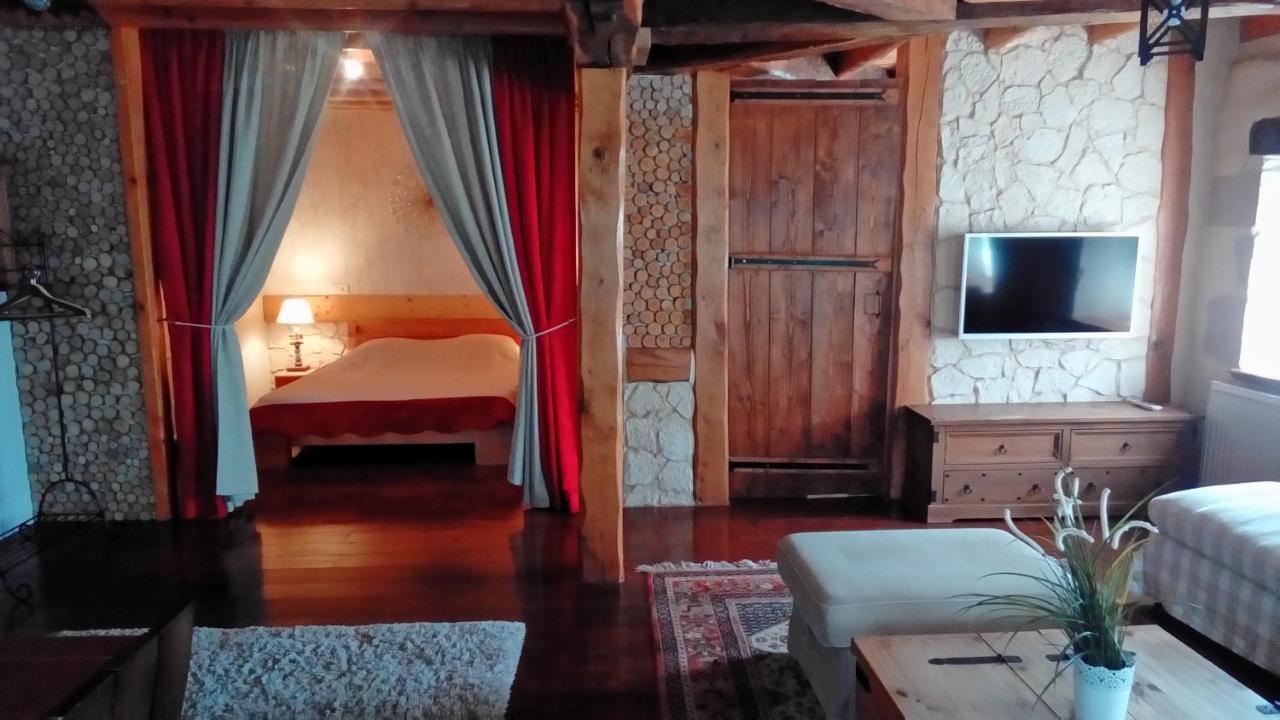 Le Domaine Des Papillons Ξενοδοχείο Beaujeu-Saint-Vallier-et-Pierrejux Εξωτερικό φωτογραφία
