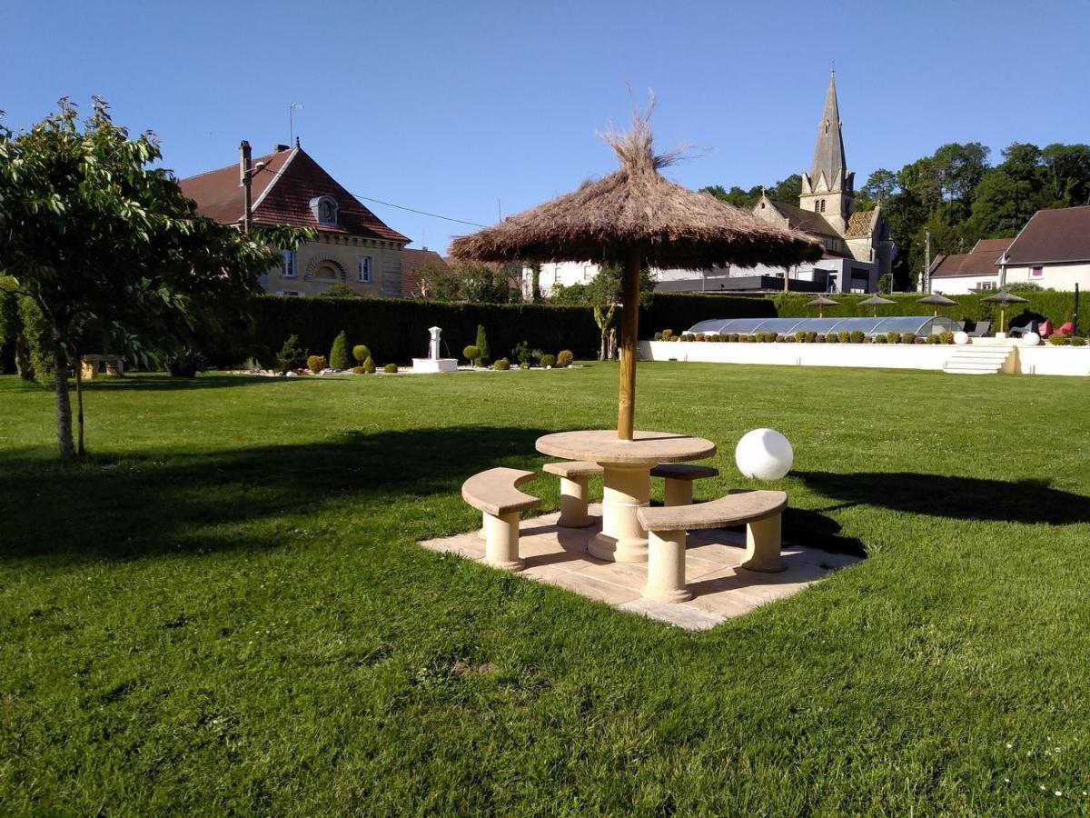 Le Domaine Des Papillons Ξενοδοχείο Beaujeu-Saint-Vallier-et-Pierrejux Εξωτερικό φωτογραφία